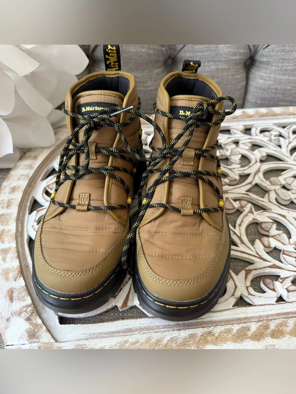 Dr. Martens Tan Combs Padded Quilted Lace-Up Hiking Boots 8 Women’s